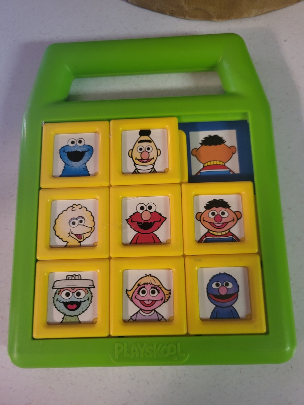 Vintage Playskool Sesame Street SLIDE 'N PEEK GAME Puzzle Muppets Green Yellow